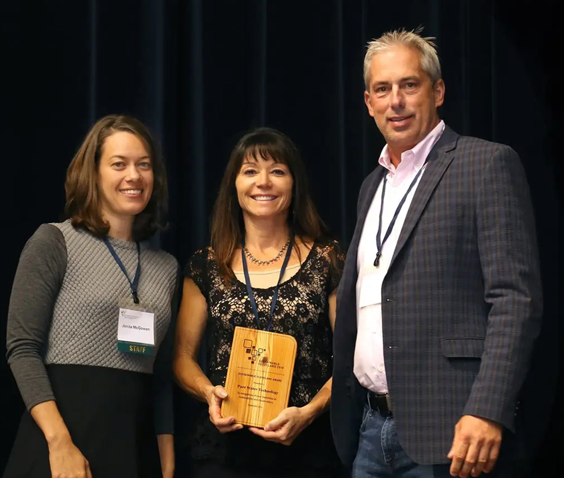 tom-heidi-award-acceptance